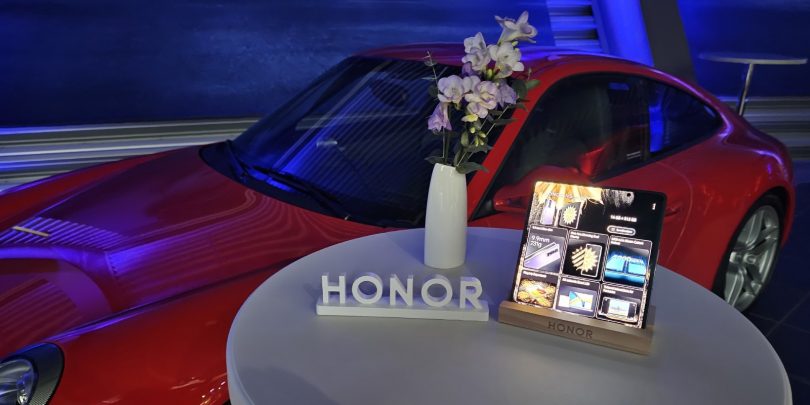 Preklopni telefon Honor Magic V2 končno pri nas, a ne v Porsche preobleki!