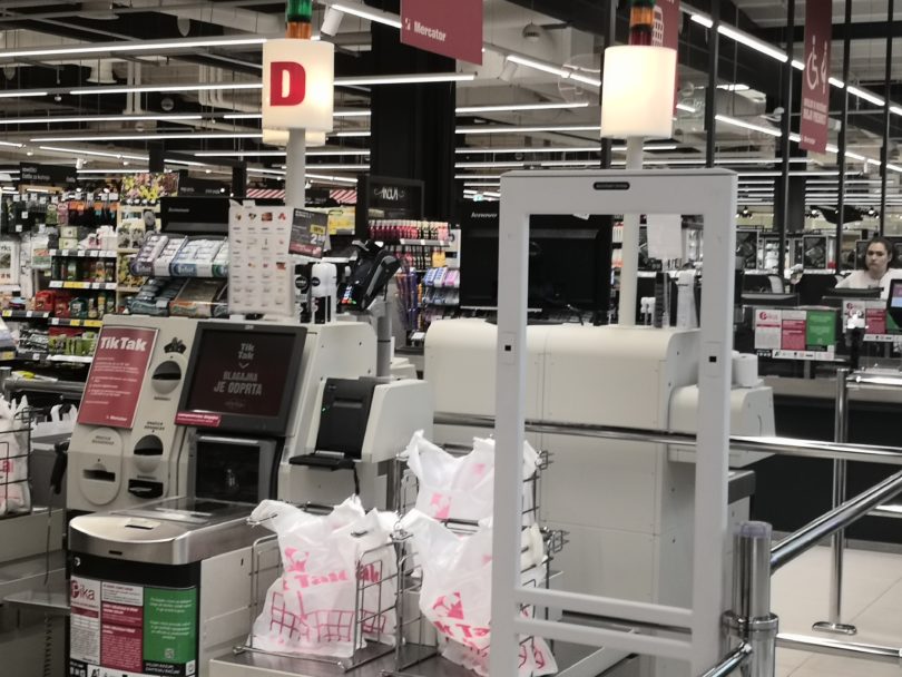 Mercatorjevo mobilno plačevanje: pozabili so na hitre blagajne in izobrazbo ljudi?