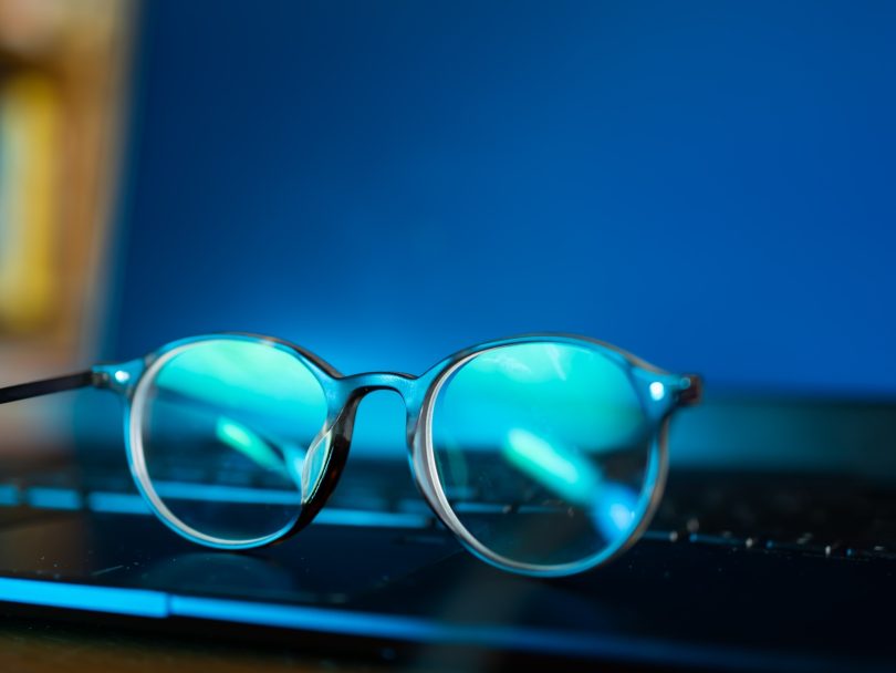 NEDELJSKI NASVET: Je strah pred modro svetlobo odveč?