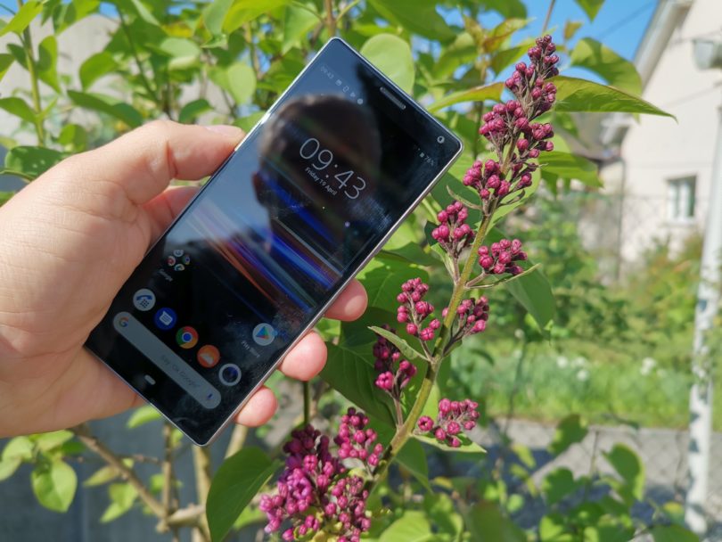 Sony Xperia 10: Narejen na srednjeveški natezalnici